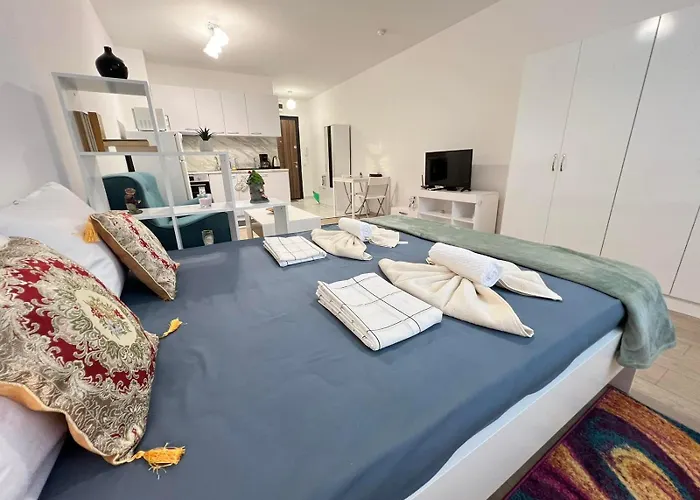 Santorini Modern And Cosy Apt Near Unss And Nsa W Wifi